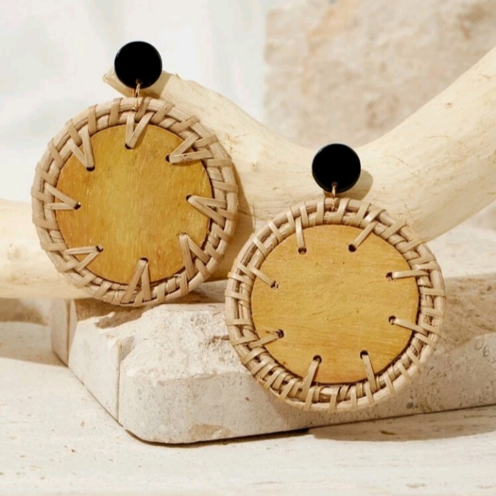 Wood circle earrings - Picture 5 of 9